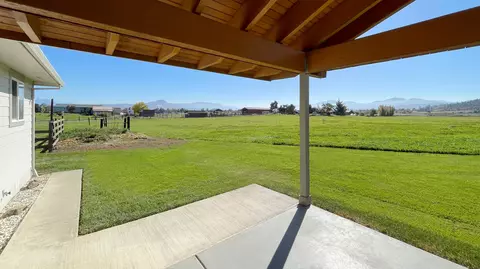 Exterior - 3373 Scenic Ave, Central Point, OR 97502 photo 10 of 25