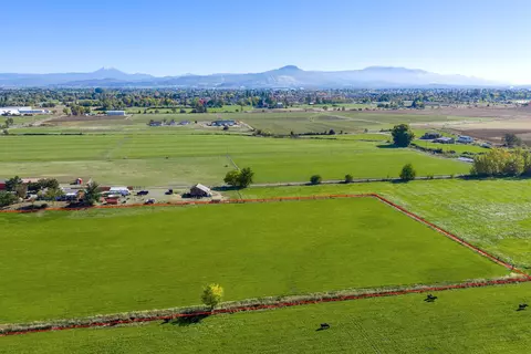 View/Area - 3373 Scenic Ave, Central Point, OR 97502 photo 2 of 4