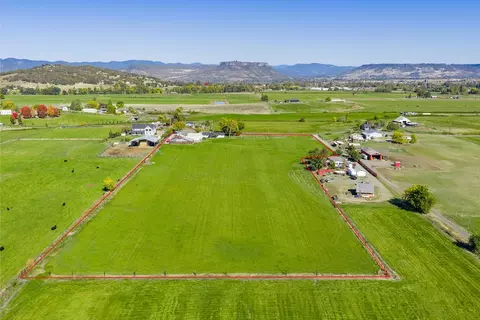 3373 Scenic Ave, Central Point, OR 97502