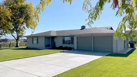 Exterior - 3373 Scenic Ave, Central Point, OR 97502 photo 2 of 25