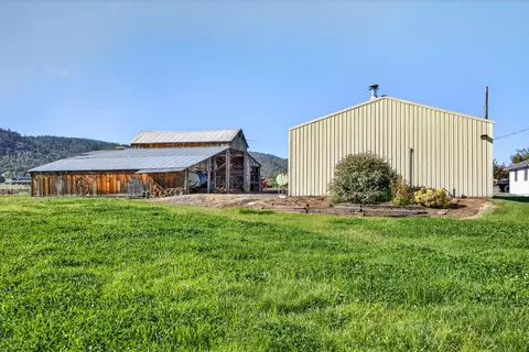 Exterior - 3373 Scenic Ave, Central Point, OR 97502 photo 5 of 25