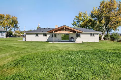Exterior - 3373 Scenic Ave, Central Point, OR 97502 photo 8 of 25