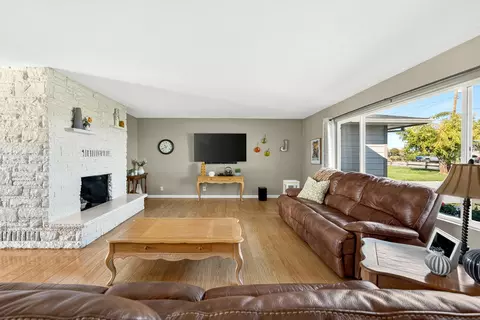 Living - 3373 Scenic Ave, Central Point, OR 97502 photo 3 of 4