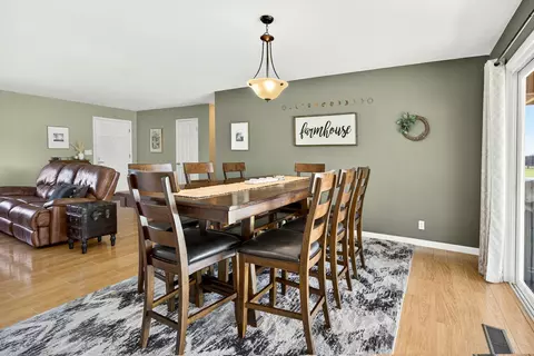 Dining - 3373 Scenic Ave, Central Point, OR 97502 photo 2 of 5