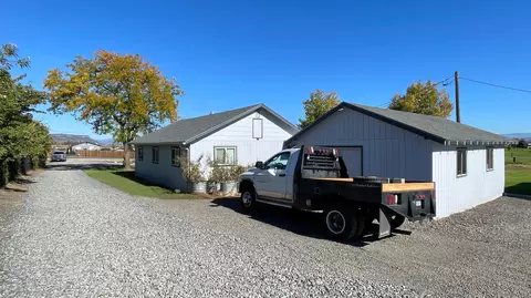 Exterior - 3373 Scenic Ave, Central Point, OR 97502 photo 18 of 25