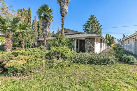 3 Chestnut St, Medford, OR 97501