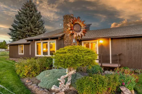 2522 NE Sunset View Ln, Prineville, OR 97754
