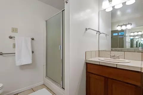 Bath - 1848 NE 14th St, Bend, OR 97701 photo 2 of 3