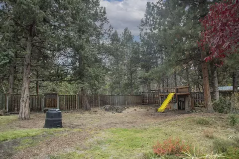 Exterior - 1848 NE 14th St, Bend, OR 97701 photo 7 of 10