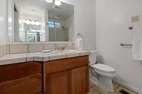 Bath - 1848 NE 14th St, Bend, OR 97701 photo 1 of 3
