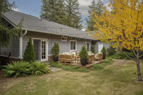 Exterior - 1848 NE 14th St, Bend, OR 97701 photo 2 of 10