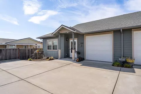753 SW Kinsington Ct, Grants Pass, OR 97526