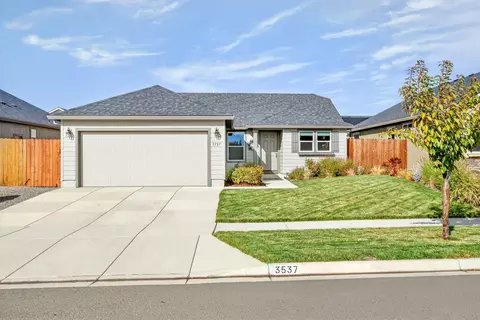 3537 Durst St, Medford, OR 97504