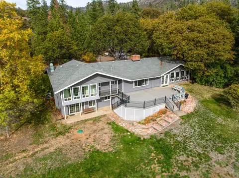 348 Ridgewood Dr, Jacksonville, OR 97530