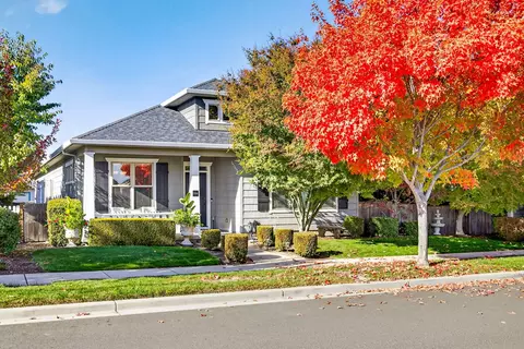 526 Stone Pointe Dr, Central Point, OR 97502
