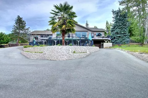 100 Springbrook Dr, Grants Pass, OR 97527