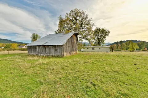 6626 Holland Loop Rd, Cave Junction, OR 97523 photo 11