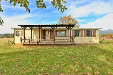 6626 Holland Loop Rd, Cave Junction, OR 97523 photo 3