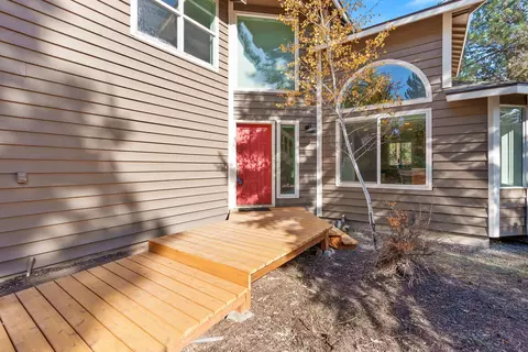 Exterior - 20886 King David Ave, Bend, OR 97702 photo 2 of 10