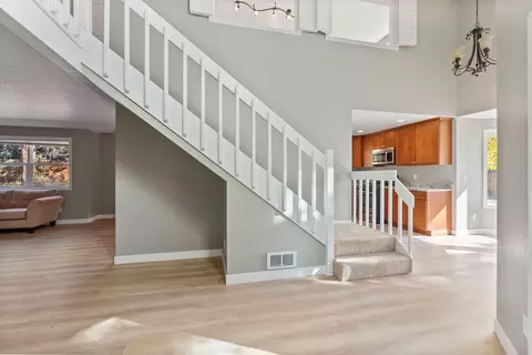 Entry Way - 20886 King David Ave, Bend, OR 97702 photo 1 of 4