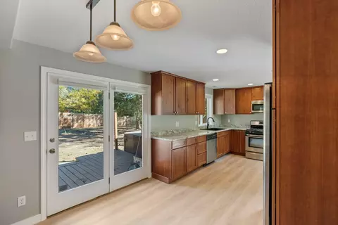 Kitchen - 20886 King David Ave, Bend, OR 97702 photo 4 of 4