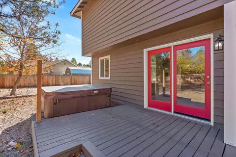 Exterior - 20886 King David Ave, Bend, OR 97702 photo 4 of 10