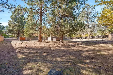 Exterior - 20886 King David Ave, Bend, OR 97702 photo 7 of 10