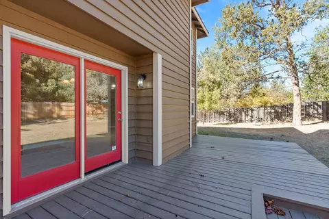 Exterior - 20886 King David Ave, Bend, OR 97702 photo 3 of 10