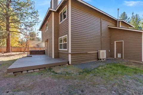 Exterior - 20886 King David Ave, Bend, OR 97702 photo 9 of 10