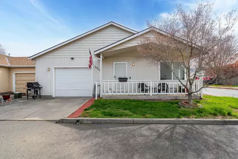1950 SW Betty Ln, Grants Pass, OR 97526