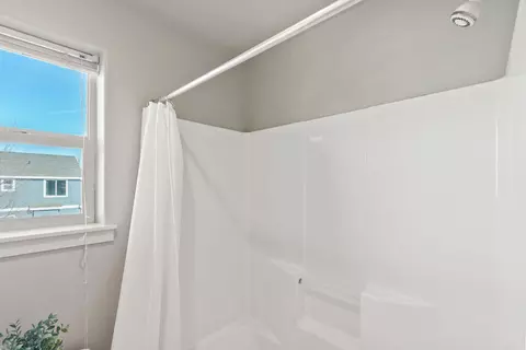Bath - 61839 SE 27th St, Bend, OR 97702 photo 5 of 6