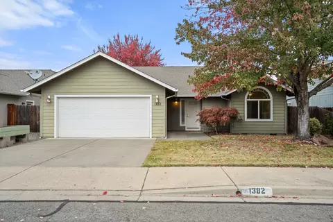 1382 Andy Griffith Dr, Grants Pass, OR 97527