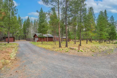 16810 Derringer Dr, Bend, OR 97707 photo 2