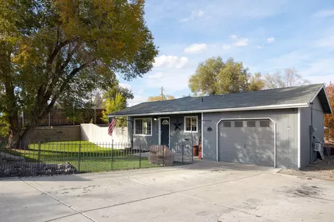 2651 SW Glacier Ave, Redmond, OR 97756