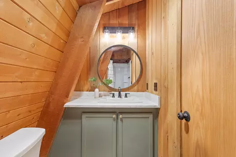 Bath - 15622 6th St, La Pine, OR 97739 photo 6 of 6