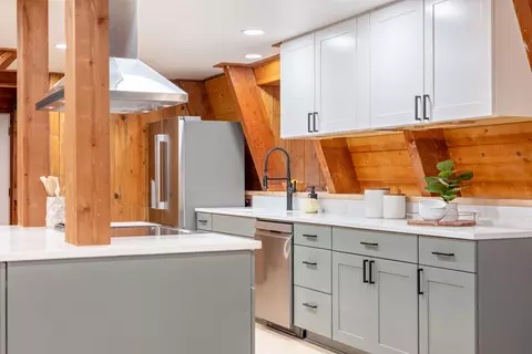 Kitchen - 15622 6th St, La Pine, OR 97739 photo 8 of 11