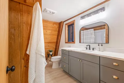 Bath - 15622 6th St, La Pine, OR 97739 photo 3 of 6