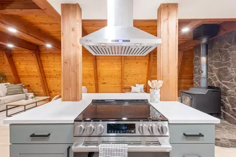 Kitchen - 15622 6th St, La Pine, OR 97739 photo 11 of 11