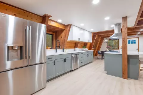 Kitchen - 15622 6th St, La Pine, OR 97739 photo 7 of 11