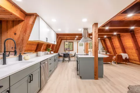 Kitchen - 15622 6th St, La Pine, OR 97739 photo 1 of 11