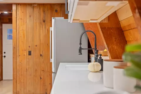 Kitchen - 15622 6th St, La Pine, OR 97739 photo 5 of 11