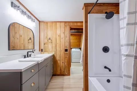 Bath - 15622 6th St, La Pine, OR 97739 photo 4 of 6