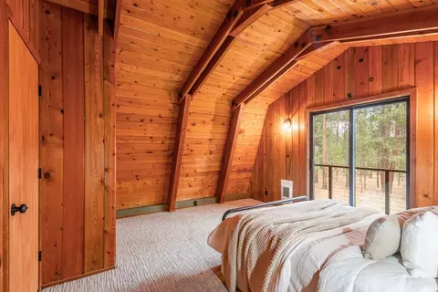 Bedroom - 15622 6th St, La Pine, OR 97739 photo 1 of 7