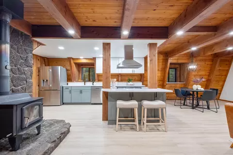 Kitchen - 15622 6th St, La Pine, OR 97739 photo 4 of 11