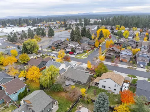 View/Area - 20052 Badger Rd, Bend, OR 97702 photo 4 of 6