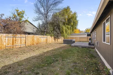 Exterior - 20052 Badger Rd, Bend, OR 97702 photo 6 of 7