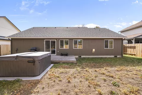 Exterior - 20052 Badger Rd, Bend, OR 97702 photo 4 of 7