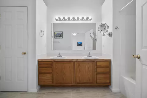 Bath - 20052 Badger Rd, Bend, OR 97702 photo 1 of 3