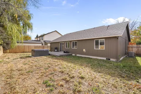 Exterior - 20052 Badger Rd, Bend, OR 97702 photo 5 of 7