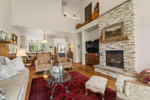 1302 Highland View Loop, Redmond, OR 97756